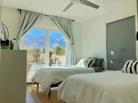 >>MAGICAL property on 5 acres in the Alabama Hills