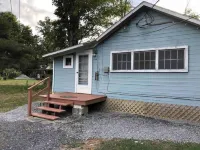 Horns Cabins- Mountain View Cabin 2 queen beds! Hotels in Bedford County