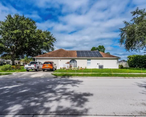 Flint and Kingscrest, LLC - Private Rooms in Shared Home Hotels in Apopka