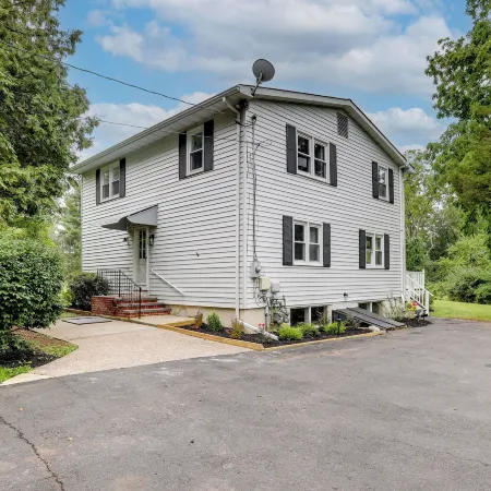 Pennington Home w/ Deck ~ 9 Mi to Princeton!