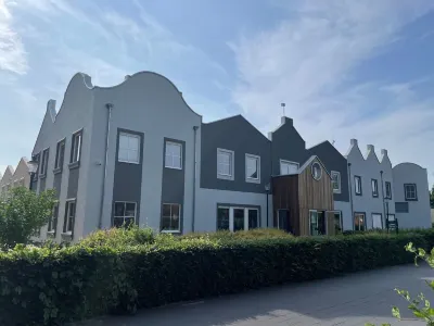 De Steenhoeve - 6 pers. vacation home at fishpond on vacation park 't Hooge Holt โรงแรมใน