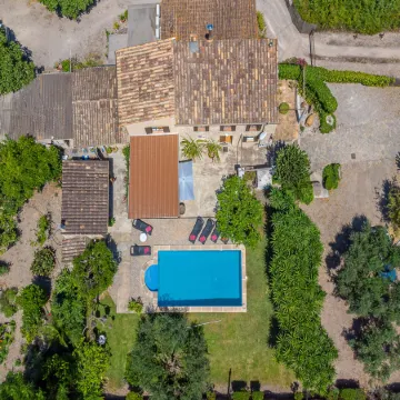 Traditional Charm with Private Pool