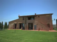 Spacious Tuscan Farmhouse
