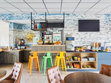 Ibis Styles Hyères Rooftop & Spa Отели рядом с достопримечательностью «Mas Provencal La Richaude»