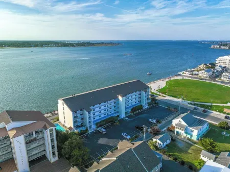 Updated, Direct Bay Front, Bay Front Pool, 3 Blocks to Beach and Boardwalk Отели рядом с достопримечательностью «Explore OC»