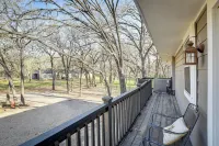 Modern Flower Mound Home < 2 Mi to River Walk - Wi-Fi
