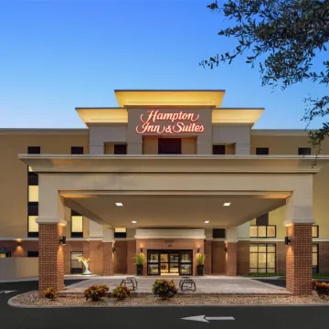 Hampton Inn and Suites by Hilton Tampa Busch Gardens Area Отели рядом с достопримечательностью «Зоопарк Лоури»