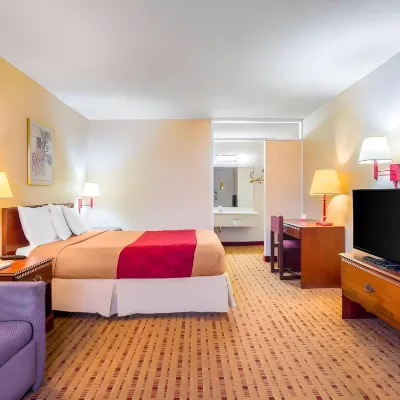 Econo Lodge Hotels near Dinosaur World