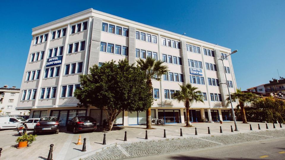 Ozalp HAN Hotel