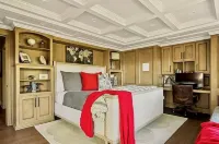 Spectacular Lake Front Retreat