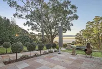 6 Star eco home with spectacular view.