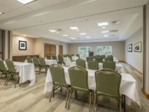 Hampton Inn Waterville Hotels in Waterville