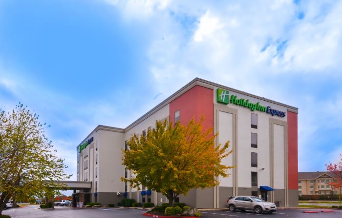 Holiday Inn Express & Suites FAYETTEVILLE-UNIV OF AR AREA by IHG