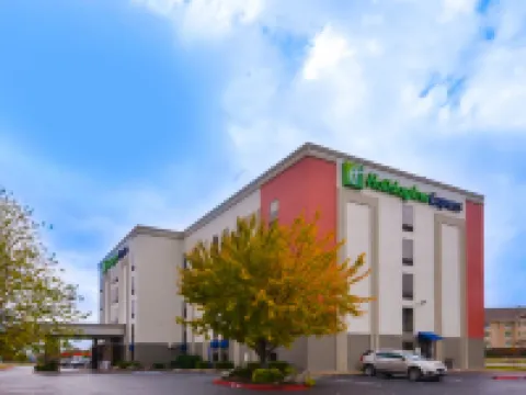 Holiday Inn Express & Suites FAYETTEVILLE-UNIV OF AR AREA by IHG Hotels in Washington County