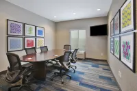 Holiday Inn Express & Suites AUBURN HILLS by IHG