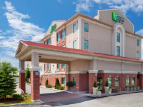 Holiday Inn Express & Suites BARRIE by IHG Hotels in Barrie