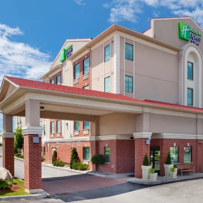 Holiday Inn Express & Suites BARRIE by IHG Hotels near Barrie Molson Centre