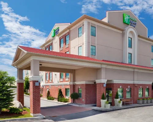 Holiday Inn Express & Suites BARRIE by IHG Hotels in Barrie