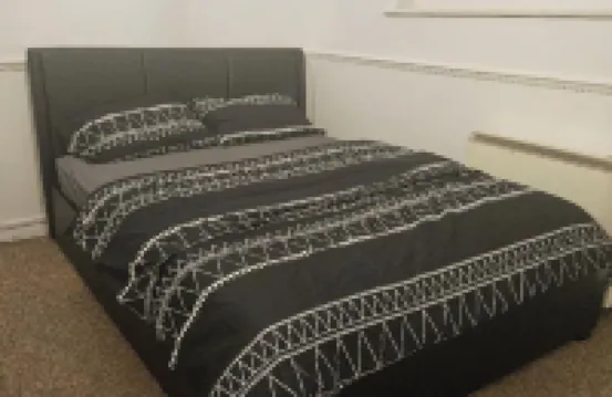 1 Bed House Sleeps 2 -Free Parking -Tv