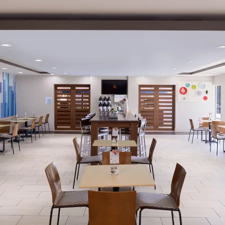Holiday Inn Express & Suites LEXINGTON - HAMBURG AREA by IHG
