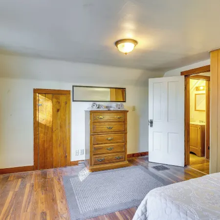 3 Mi to Golf - Beatrice Vacation Home!