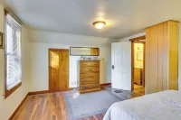 3 Mi to Golf - Beatrice Vacation Home!