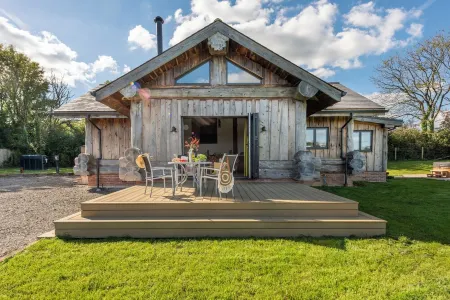 North Beer Lodge - Spacious Countryside Lodge with Hot Tub & Stunning Views Отели в г. Лаунцестон