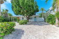 Meant to Bee on Ami Managed by Beach Retreats