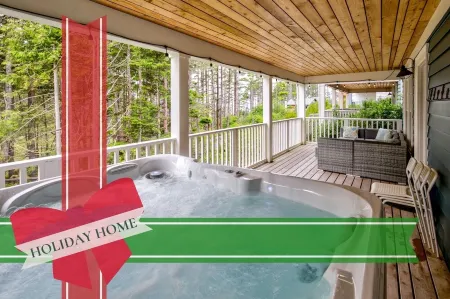 Ocean-View Seabrook Home - Private Hot Tub + Double Patio, Master on Main