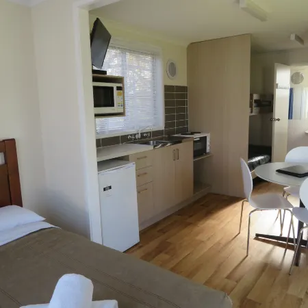 Warrnambool Motel and Holiday Park