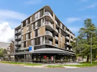 Spotless Braddon Studio with Accessible Bathroom