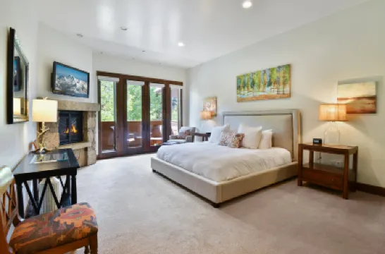 Walk to Skiing, Juniper Landing 2 BR, Pool, Hot Tub, Golf Course Views Hotel di 