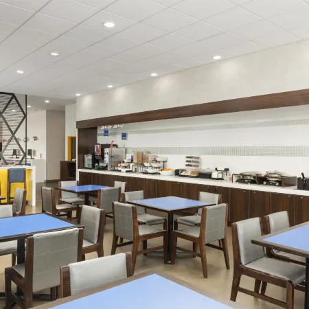 GLo Best Western Dawley Farms in Sioux Falls