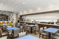 GLo Best Western Dawley Farms in Sioux Falls - breakfast