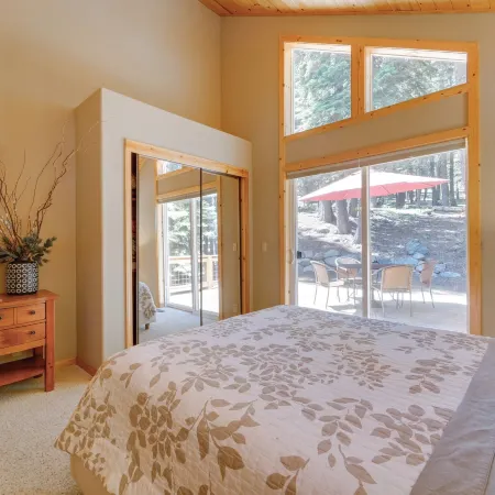 Tahoe Donner Mountain Cabin Surrounded by Forest!