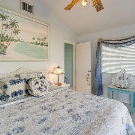 Little Gasparilla Island Paradise: Walk to Beach! Отели в г. Пласида