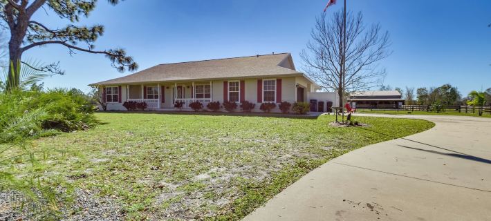 Private Bradenton Estate Home on 10 Acres w/ Pool Hotels in Manatee County