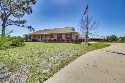 Private Bradenton Estate Home on 10 Acres w/ Pool - Country Houses