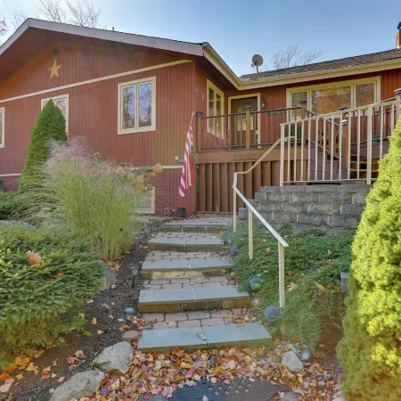 Waterfront Haven on Pines Lake Ski, Swim and Relax