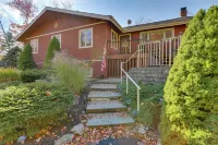 Waterfront Haven on Pines Lake Ski, Swim and Relax - homestay
