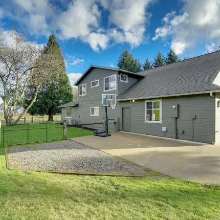 NW Family Oasis: 6Br Modern Gem Near Rainier!
