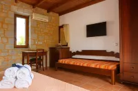 Lalloudes Hotel Mani - parking