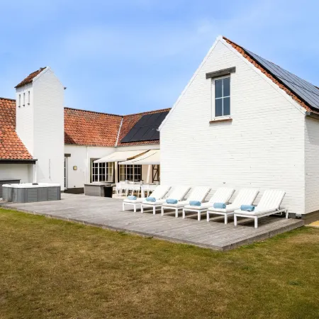 Luxury Villa in Sint-Idesbald with Hot Tub