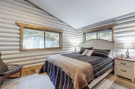 Serene 3 BR w/ Kalama River View & Bike