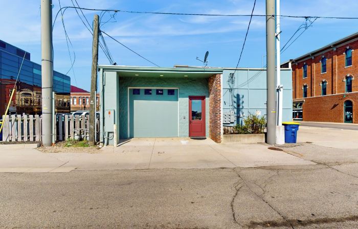 'Downtown Delight' w/ Patio! 1 Mi to Ball State