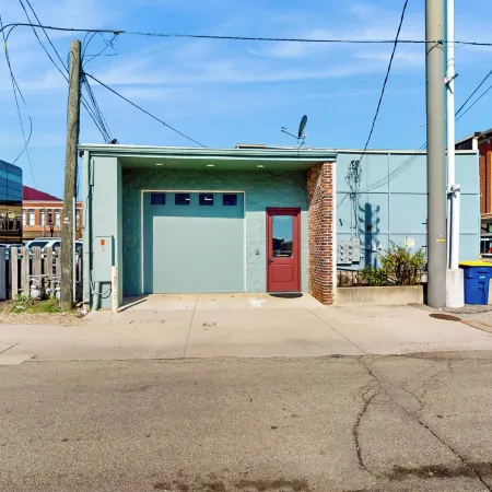 'Downtown Delight' w/ Patio! 1 Mi to Ball State