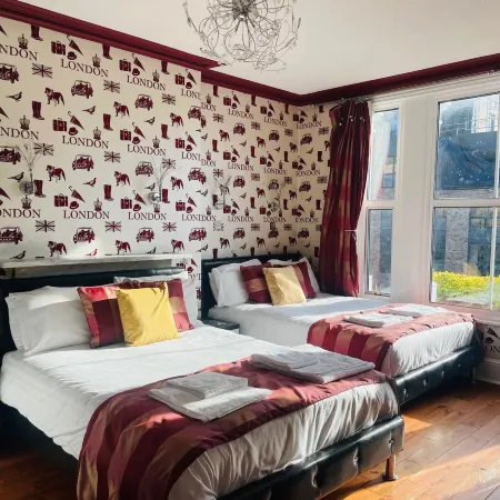 Crompton Guest House Отели рядом с достопримечательностью «Парк Остерли»