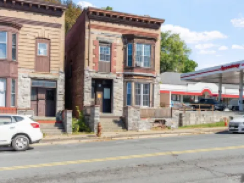 Spacious Home in Troy Hotels in Troy