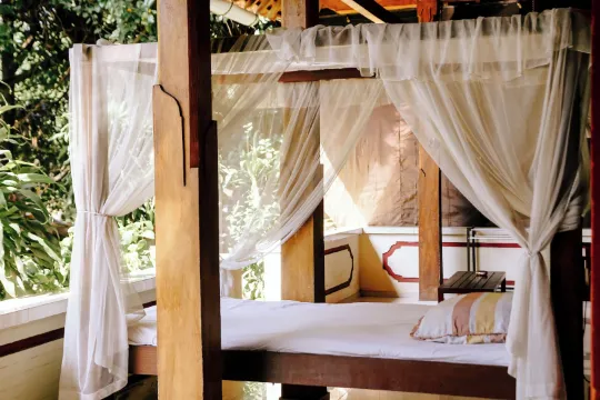 艾湄哥本外岩咖啡廳及飯店