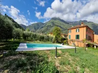 Villa with garden near Versilia Beach